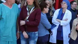 Concentraci&oacute;n contra la violencia a las puertas del Hospital Universitario (C.A./ARCHIVO)