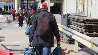Marroqu&iacute;es se dirigen a la frontera el pasado viernes (C.A./ARCHIVO)