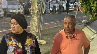 Sabah Ahmed y varios voluntarios en el embolsamiento.