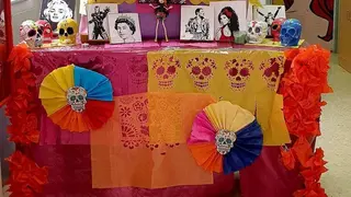 Escuela de Arte de Ceuta, los alumnos de 1&deg; de Bachillerato, han trabajado el d&iacute;a de los difuntos, desde una nueva asignatura llamada de 1&deg; llamada 'Proyectos Art&iacute;sticos'