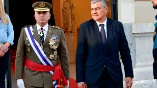  El Comandante General de Ceuta acompa&ntilde;ado del anterior delegado del Gobierno&nbsp;/&nbsp;Archivo 