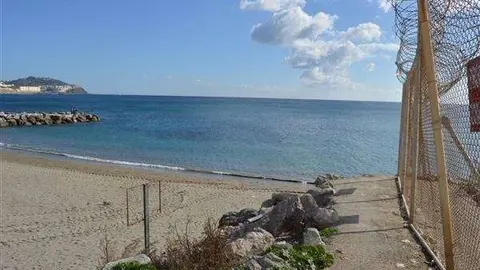 Playa Tarajal-Valla inmigrantes muestos (5) (Custom)
