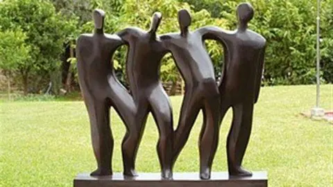 Elena Laver&oacute;n escultura