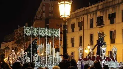 Encuentro_entre_Nuestro_Padre_Jes&uacute;s_Nazareno_y_Sacrat&iacute;sima_Virgen_de_la_Esperanza_(Semana_Santa_en_Ceuta,_2012)_(3) (Custom)
