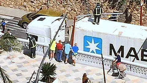 camion-encajado-g&aacute;libo-compa&ntilde;ia-mar-12062015