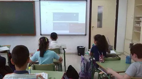 ni&ntilde;os en clase (2)