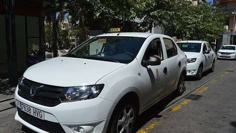 Parada de taxis en la Plaza de los Reyes (C.A.)