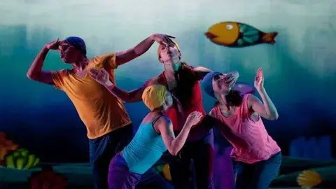 ballenas, historia de gigantes espect&aacute;culo de danza