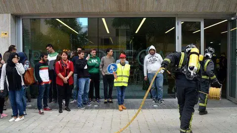 simulacro de incendio en la biblioteca adolfo su&aacute;rez