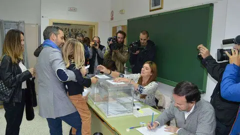Juan-Bravo-votando-(3)