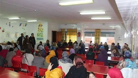 Escuela de Madres y Padres del CEIP Pr&iacute;ncipe Felipe a cargo de Cruz Blanca-1 (Custom)
