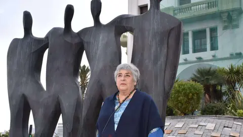 Elena Laveron estatua (5)
