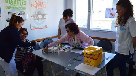 ENFERMERAS-HACIENDO-PRUEBAS-(1)