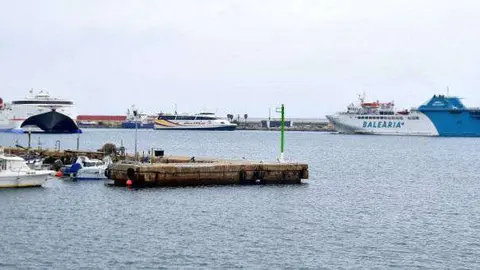 Ferris juntos maniobrando en la darsena 29-47-2016 (7)