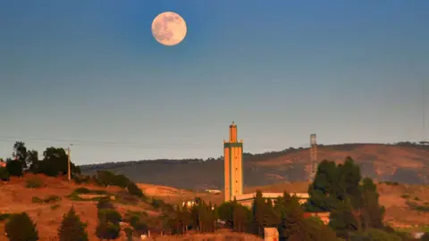 Mezquita y luna Fin Ramadan