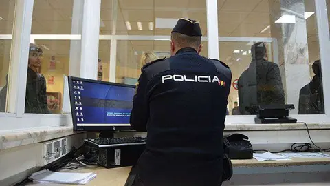 Comisaria policia nacional puerto control embarque estaci&oacute;n mar&iacute;tima