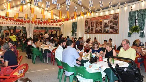 Las-casetas-con-un-inmejorable-ambiente-de-feria