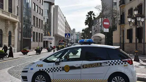 Coche policia local en gran via (3)