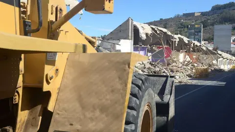 demolicion calle escuelas pr&aacute;cticas escombros vivienda