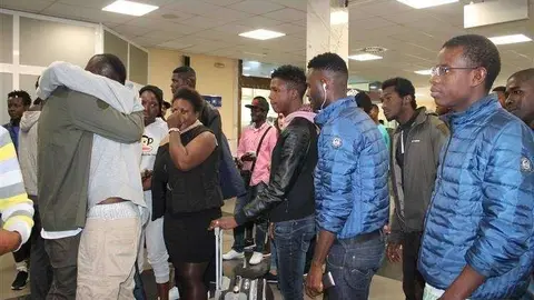 Inmigrantes residentes en el CETI abandonan la ciudad (C.A./ARCHIVO)