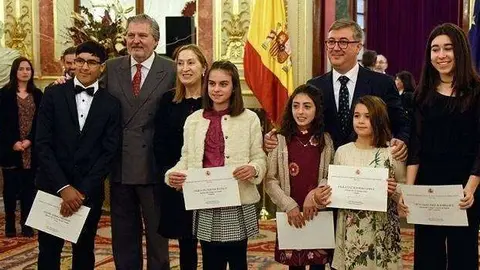 hadil m&eacute;ndez de vigo
constituci&oacute;n concurso