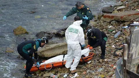 cad&aacute;ver inmigrante playa guardia civil benz&uacute; enero 2016