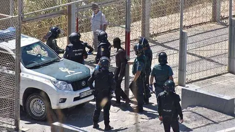 valla polic&iacute;as guardias