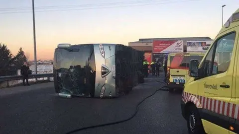autob&uacute;s volcado fuenlabrada