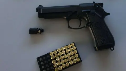 PISTOLAok