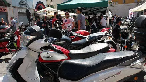 fiesta motera de A1R en la Plaza Vieja
