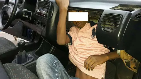 inmigrante en coche en frontera