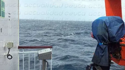 Uno de los buques del Estrecho, en plena navegaci&oacute;n (C.A./ARCHIVO)