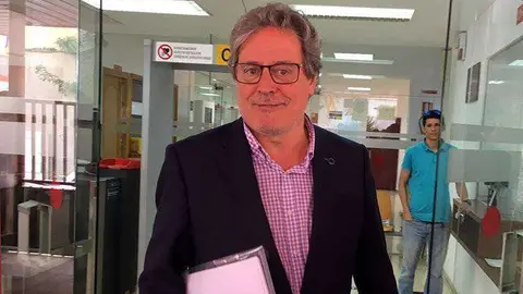 emilio carreira sale del juzgado