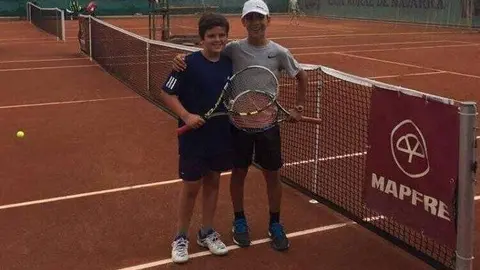 NI&Ntilde;OS TENIS.