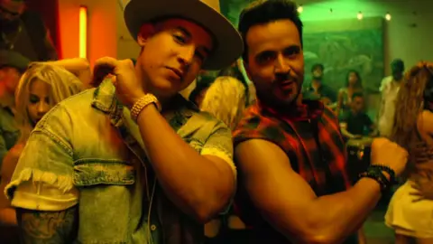 Daddy Yankee, reguetonero, y Luis Fonsi, cantante. YouTube.