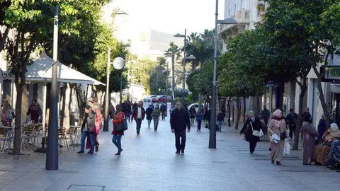 calle-llena-de-gente-(1)