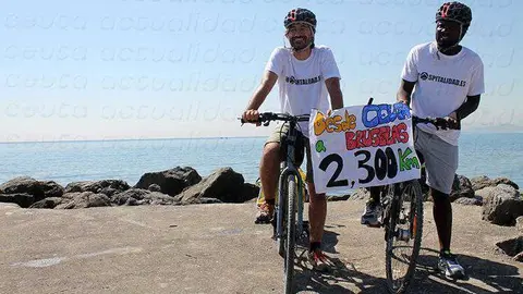 david saiz loumkoua soulong viaje a Bruselas en bicicleta por la integraci&oacute;n de los migrantes