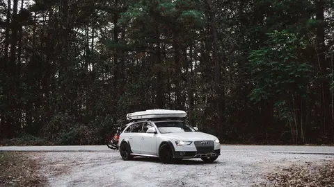 Un veh&iacute;culo de viaje por carretera.