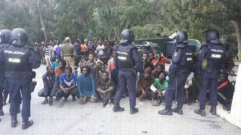 migrantes puerta ceti