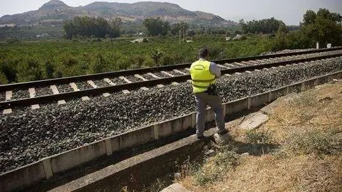 La familia de la ni&ntilde;a hallada muerta en la v&iacute;a del tren se persona en la causa