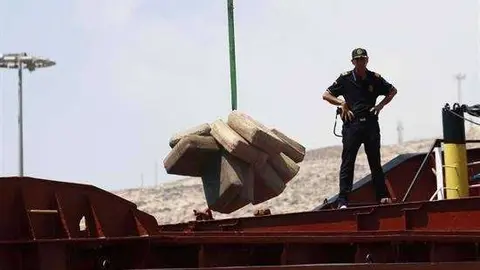 Trece detenidos e incautadas 18 toneladas de hach&iacute;s en un barco en Almer&iacute;a