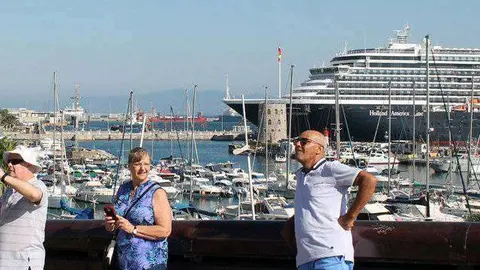 TURISTAS CRUCERISTAS CRUCERO