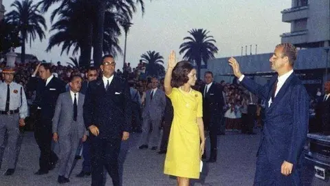 reina sof&iacute;a rey juan carlos junto al alcalde jos&eacute; zurr&oacute;n 20 septiembre 1970 plaza de &aacute;frica
foto archivo copister&iacute;a ana s&aacute;nchez