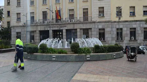 PLAZA DE LOS REYES BARRENDERO TRACE LIMPIEZA (1)