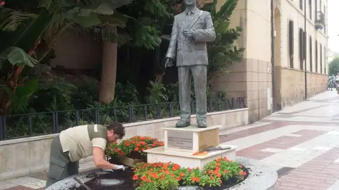 ESTATUA SANCHEZ PRADOS HOMENAJE 2017