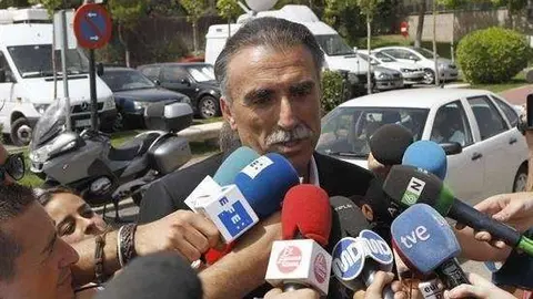 Abren un expediente al programa de Juan y Medio por cortar la falda a una compa&ntilde;era