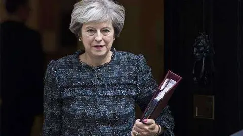 May preside el comit&eacute; de emergencia tras el atentado en Londres