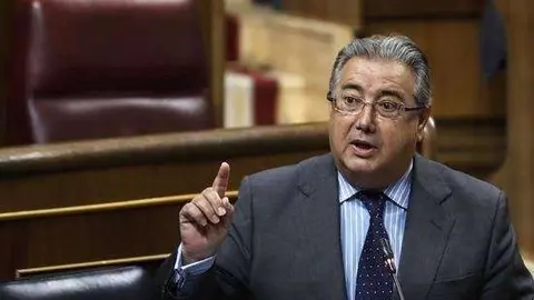 Zoido recuerda que la Guardia Civil act&uacute;a por orden de la autoridad judicial