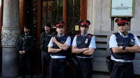La Guardia Civil atribuye tambi&eacute;n un delito de sedici&oacute;n a los detenidos por el 1-O