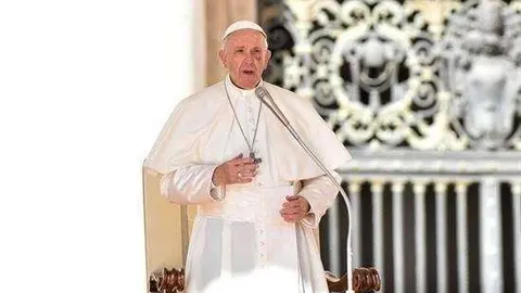M&aacute;s de 400 cl&eacute;rigos piden al papa que medie para que se permita refer&eacute;ndum